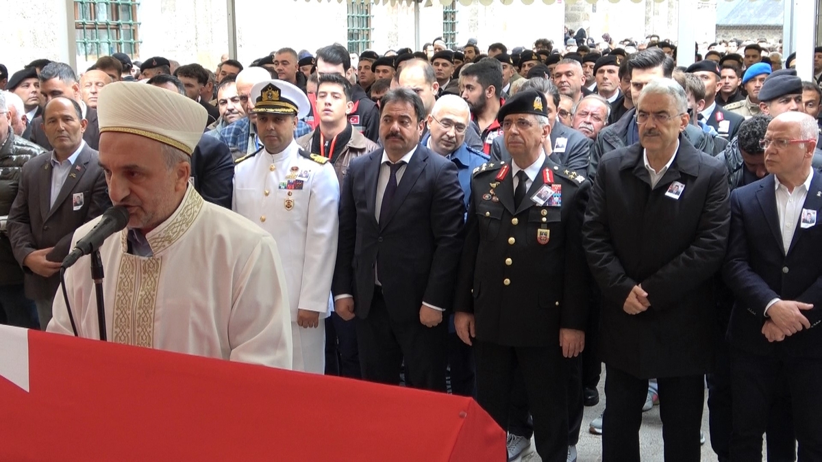 Şehit Astsubay Tacettin Gün toprağa verildi