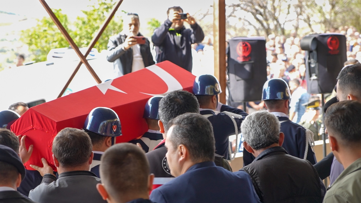 Şehit astsubaya acı veda
