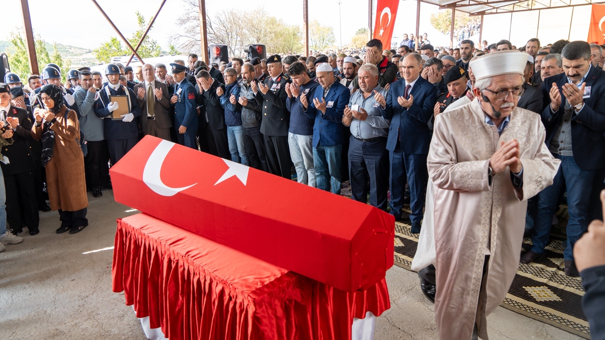 Şehit astsubaya acı veda