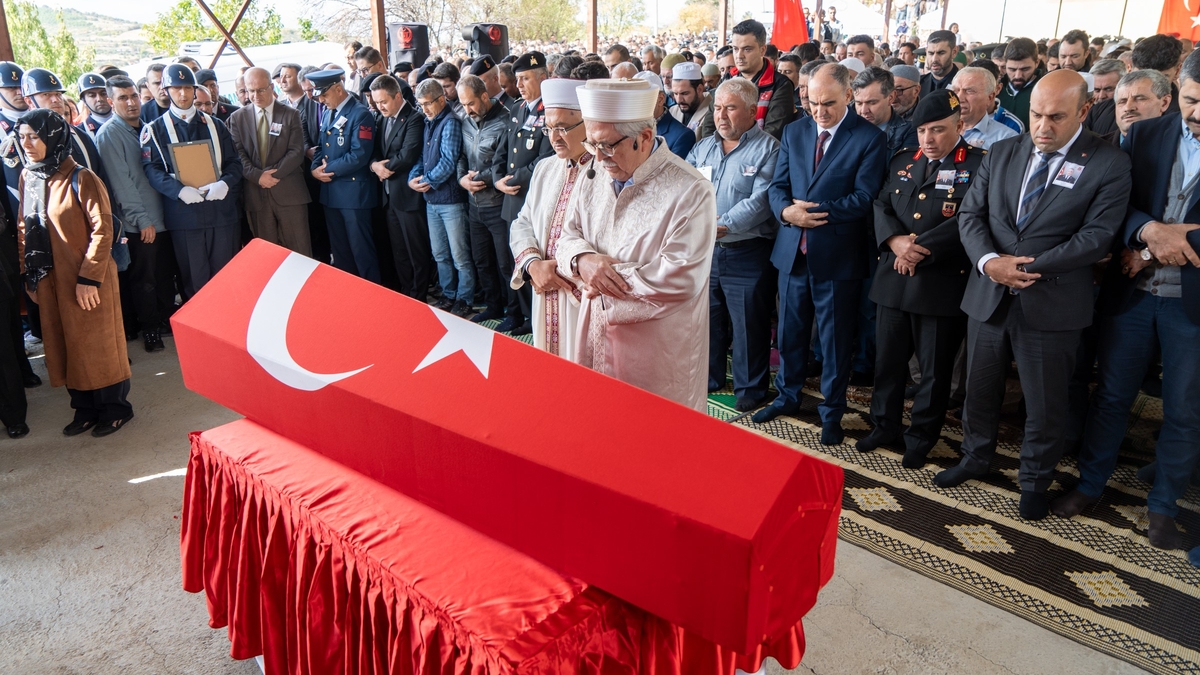 Şehit astsubaya acı veda