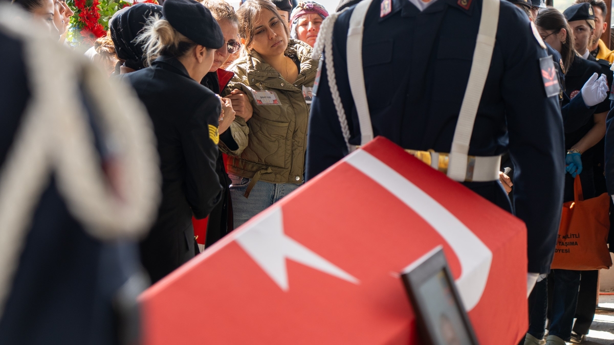 Şehit astsubaya acı veda