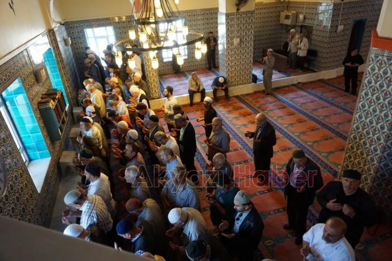 Şehit Filistinliler için sela okundu, gıyabi cenaze namazı kılındı