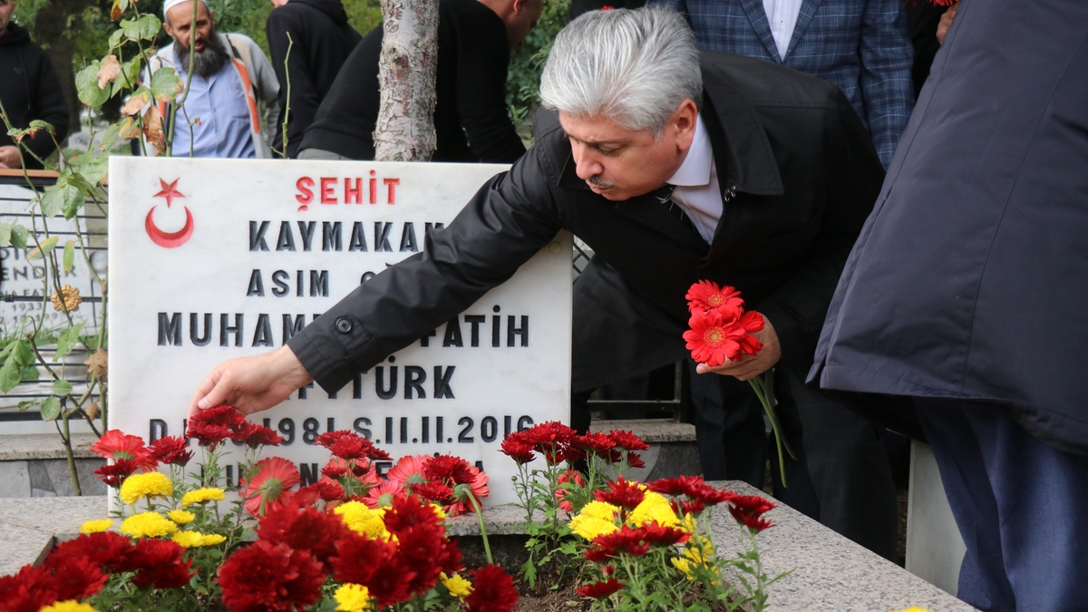 Şehit Kaymakam Safitürk mezarı başında anıldı
