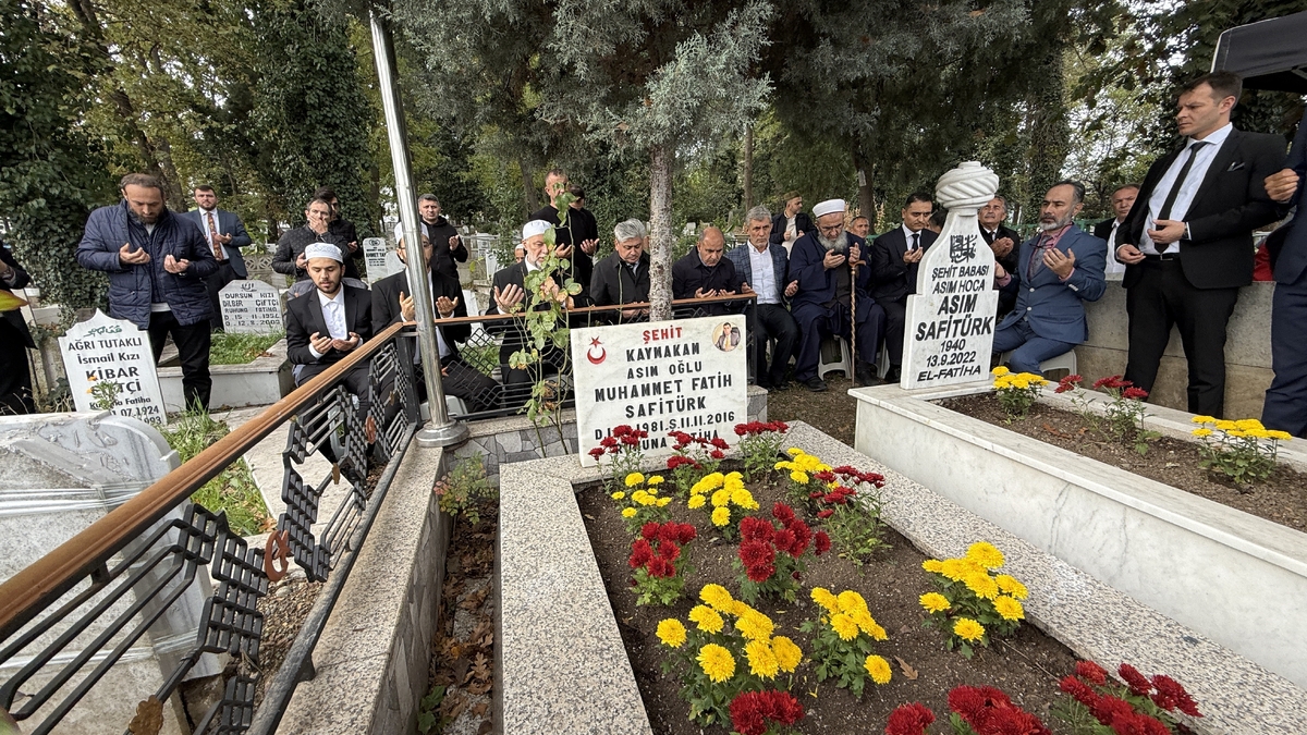 Şehit Kaymakam Safitürk mezarı başında anıldı