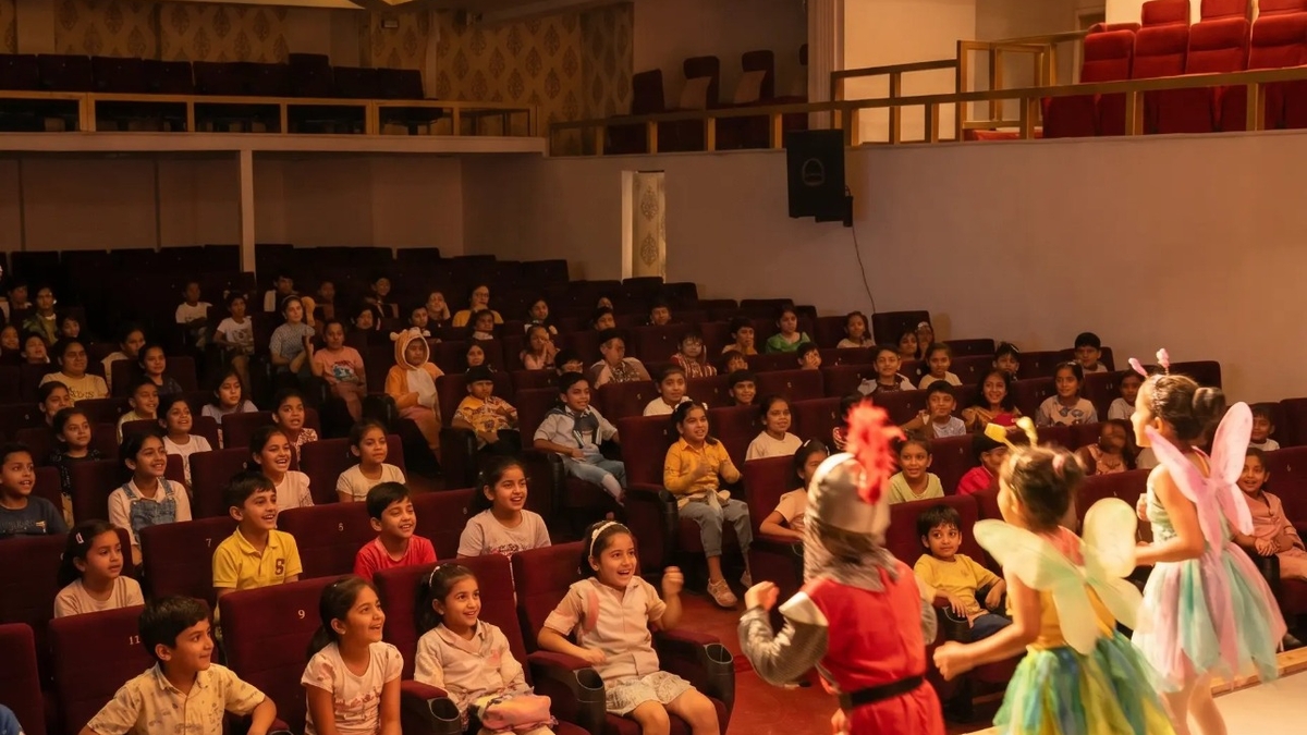 Şehrin ilk özel tiyatro sahnesi ünlü komedyenle kapılarını açıyor