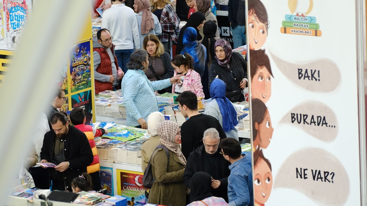 Şehrin kalbi kitapla atıyor