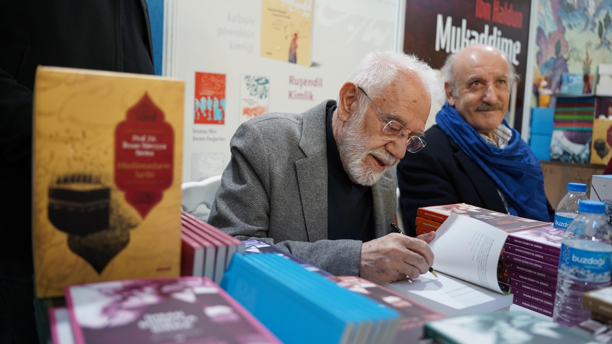 Şehrin kalbi kitapla atıyor