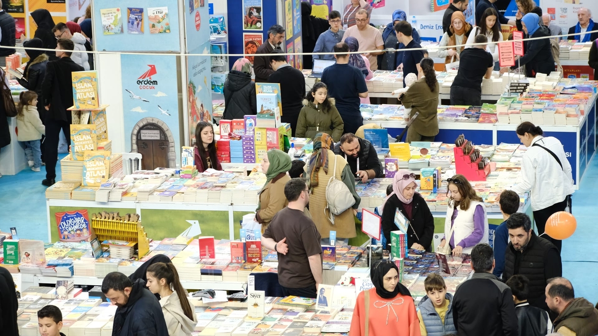 Şehrin kalbi kitapla atıyor