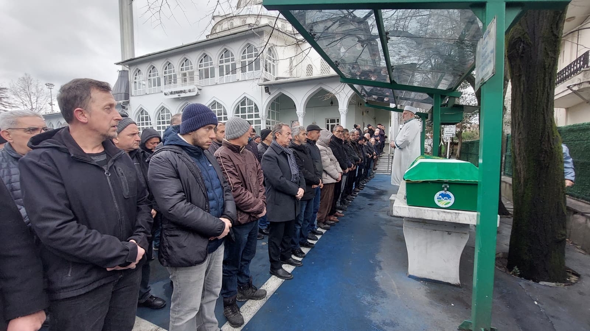 Selim Biçer Dualarla Son Yolculuğuna Uğurlandı 
