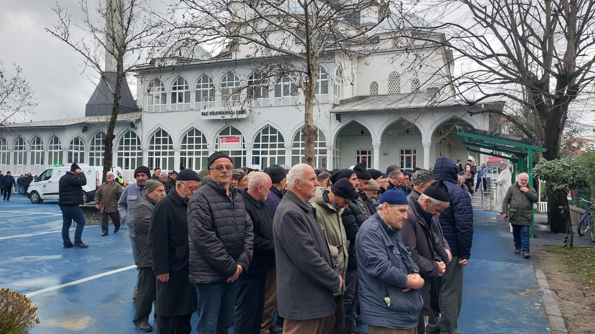 Selim Biçer Dualarla Son Yolculuğuna Uğurlandı 