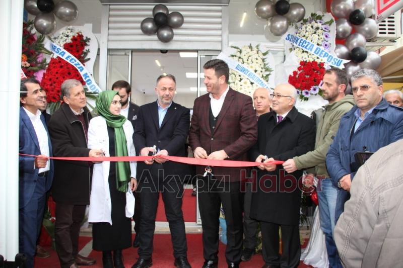 SENA ECZANESi YOĞUN KATILIMLA AÇILDI