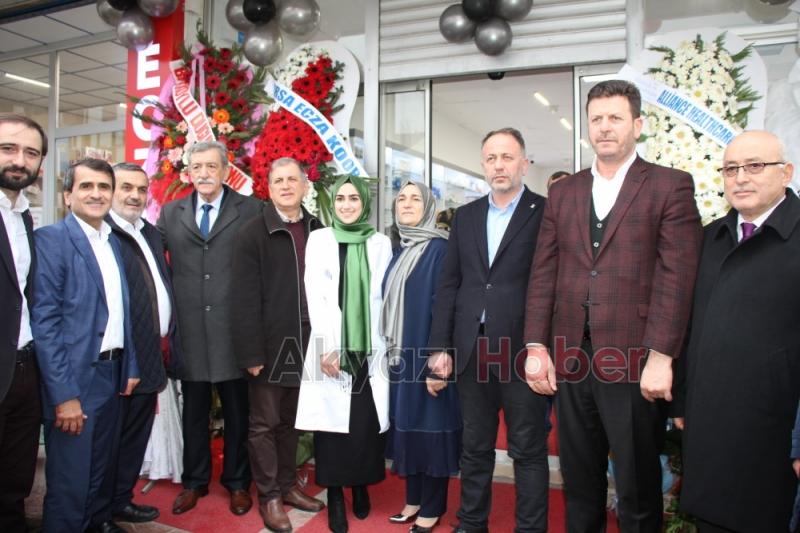 SENA ECZANESi YOĞUN KATILIMLA AÇILDI