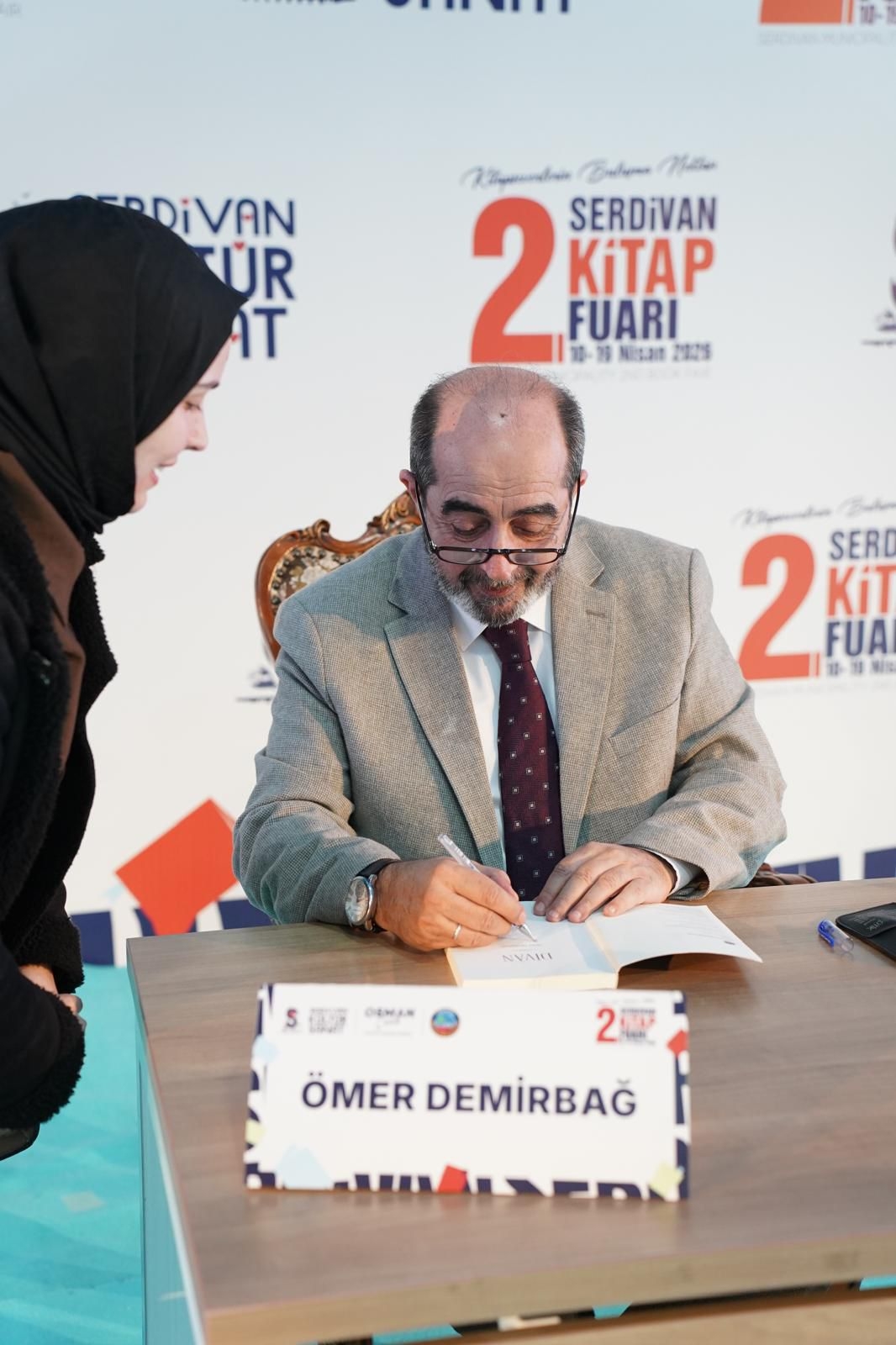 Serdivan Kitap Fuarı’nda Ünlü İsimlere Büyük İlgi