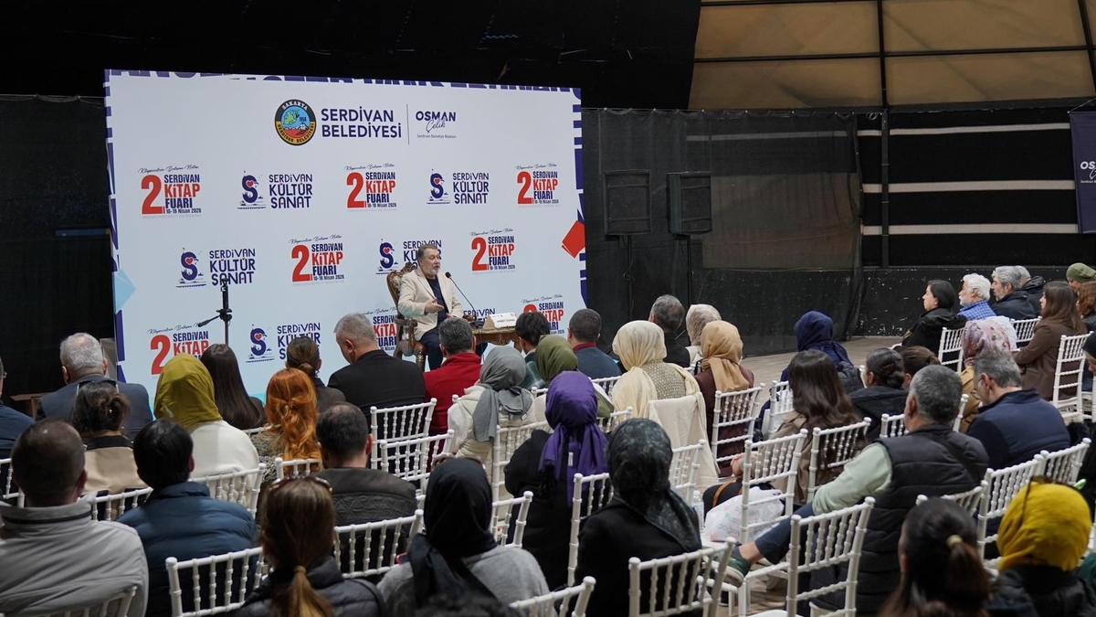 Serdivan Kitap Fuarı’nda Ünlü İsimlere Büyük İlgi