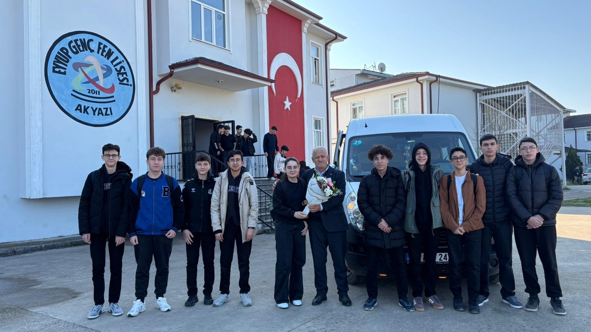 Servis Şoförü ve Arkadaşlarından Sare Kaya’ya Anlamlı ve Örnek Davranış