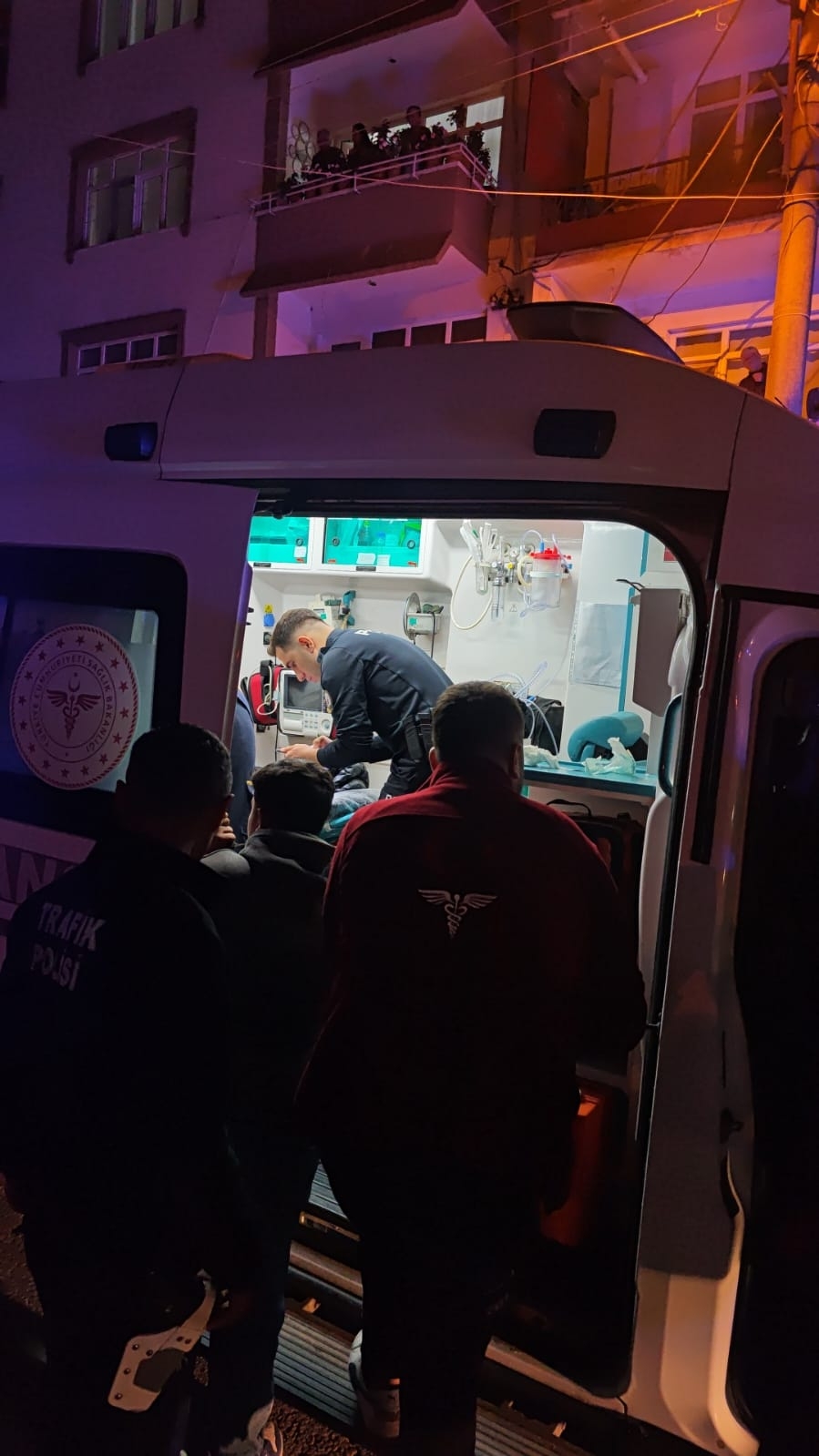Gençler Arasında Sevgili Tartışması: Çakıyla Bacaklarından Yaraladı!