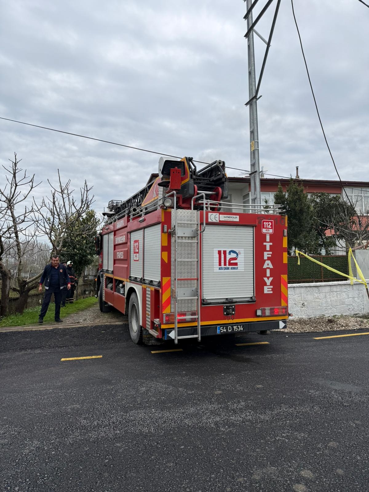 Seyfeler Mahallesinde çıkan baca yangını kısa sürede söndürüldü.