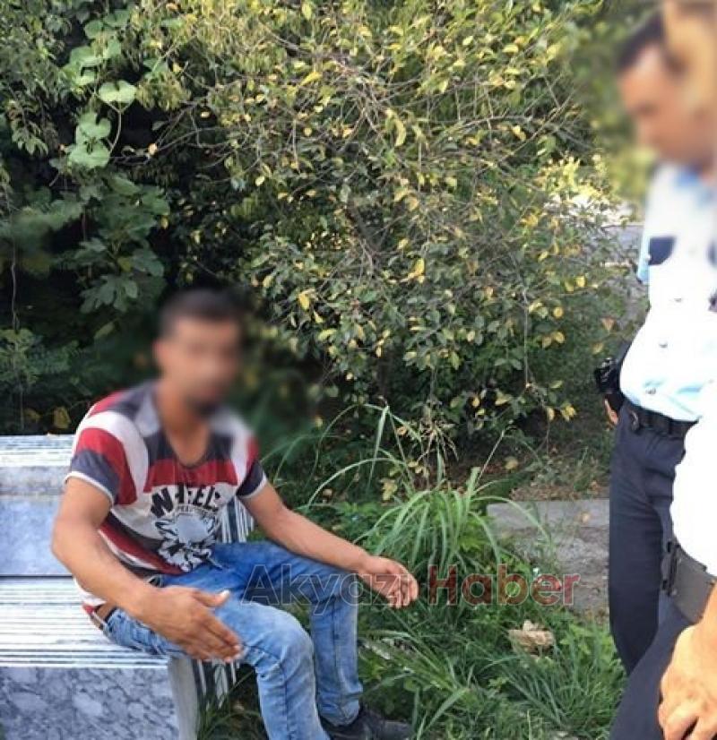 Seyir Halindeki Araçları Durdurup Para İstedi