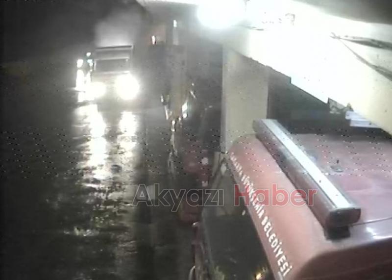 Seyir halindeki kamyon alev aldı