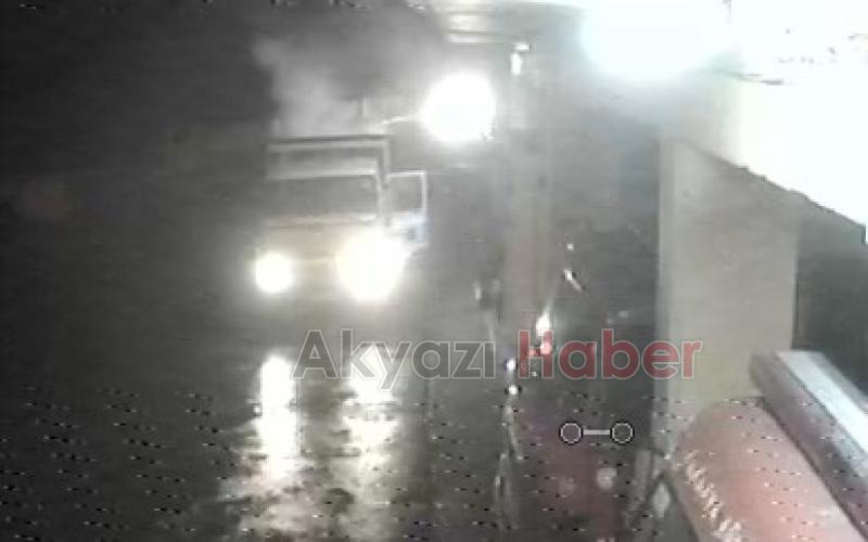 Seyir halindeki kamyon alev aldı