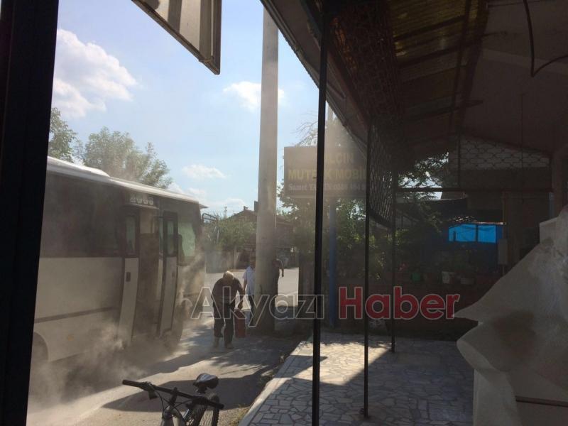 Seyir Halindeki Yolcu Minibüsü Alev Aldı