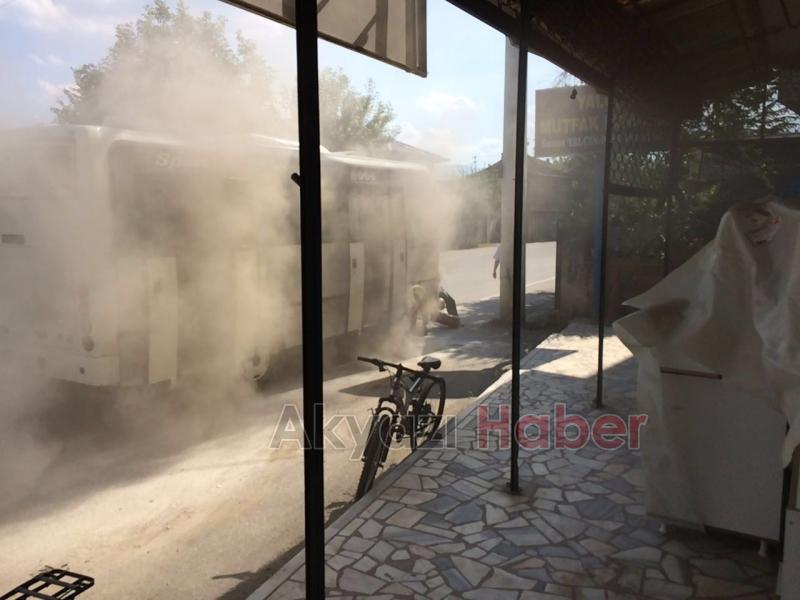 Seyir Halindeki Yolcu Minibüsü Alev Aldı