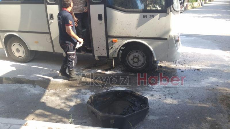 Seyir Halindeki Yolcu Minibüsü Alev Aldı