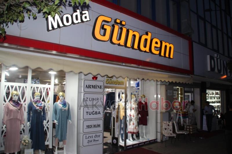 Sezonluk Kıyafetler İndirimli Fiyatlarla Moda Gündem'de