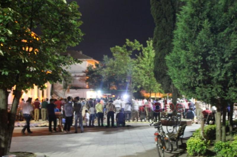 Sıcak Hava Cemaati Dışarı Döktü