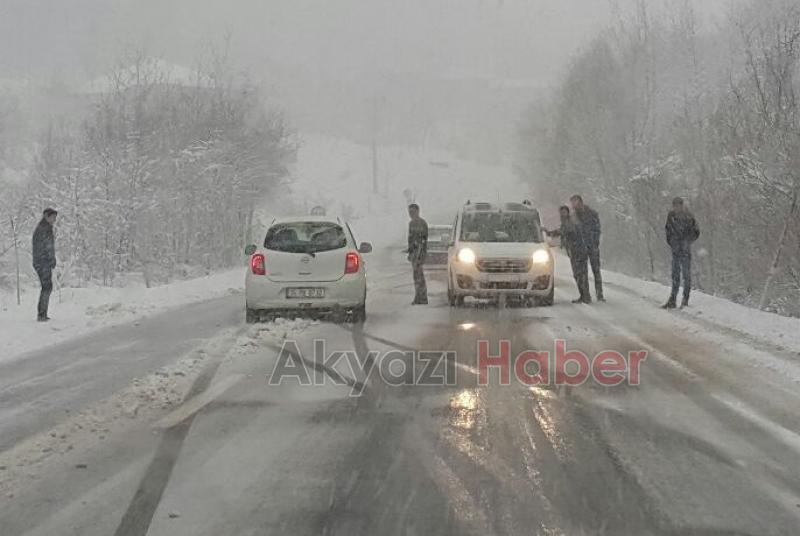  Şiddetli Kar Yağışı Trafiği Etkiledi