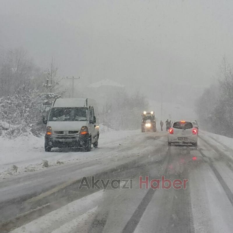  Şiddetli Kar Yağışı Trafiği Etkiledi