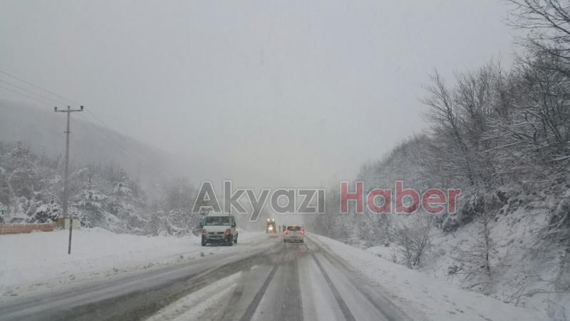  Şiddetli Kar Yağışı Trafiği Etkiledi