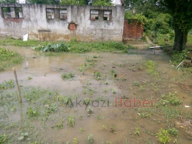 Şiddetli Yağış Bahçelere Zarar Verdi
