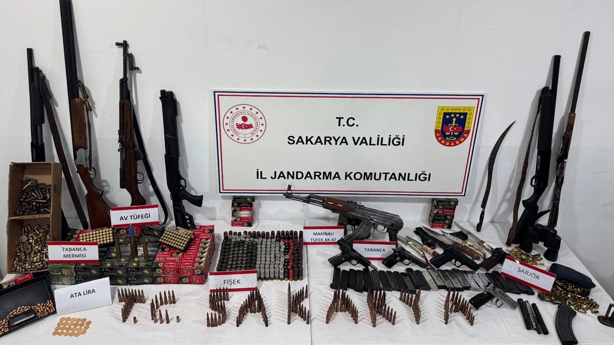 Silah ve mühimmat dolu ev! Jandarmadan şok baskın
