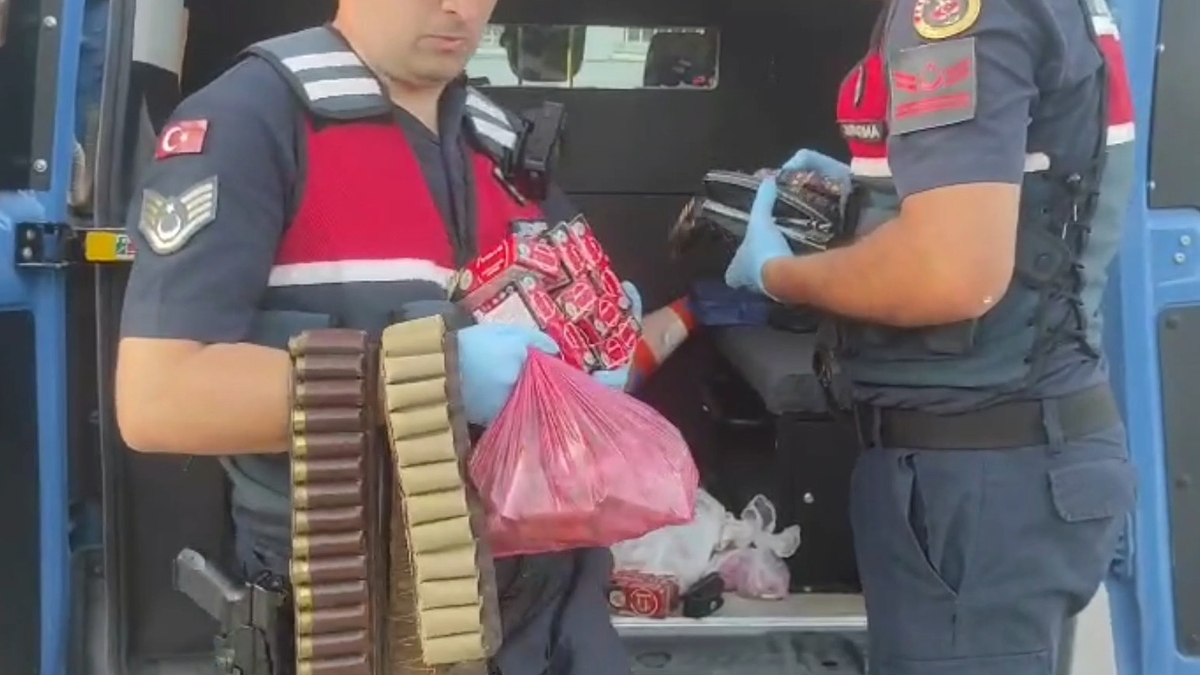 Silah ve mühimmat dolu ev! Jandarmadan şok baskın