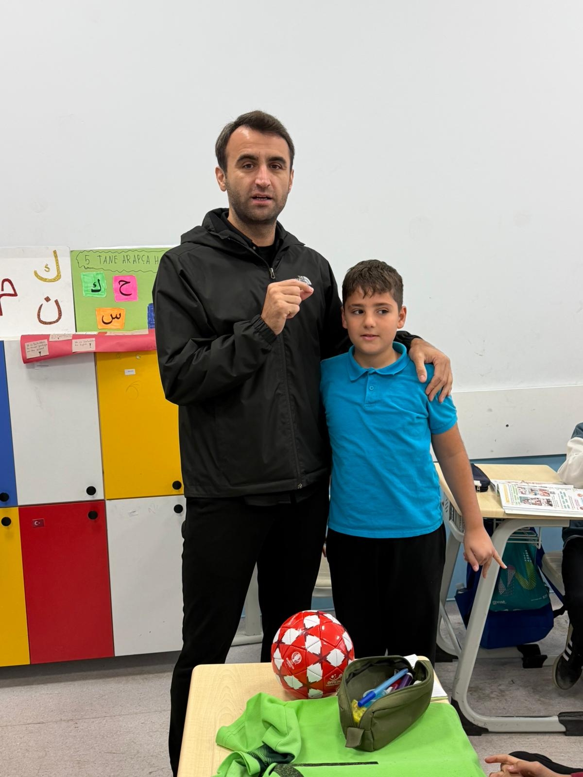 Sınıf başkanlığı vaadi gerçek oldu: Hakem Atilla Karaoğlan ziyaret etti