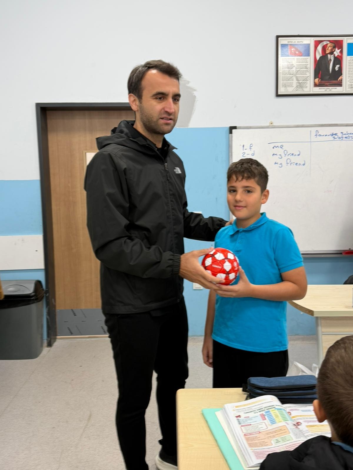 Sınıf başkanlığı vaadi gerçek oldu: Hakem Atilla Karaoğlan ziyaret etti