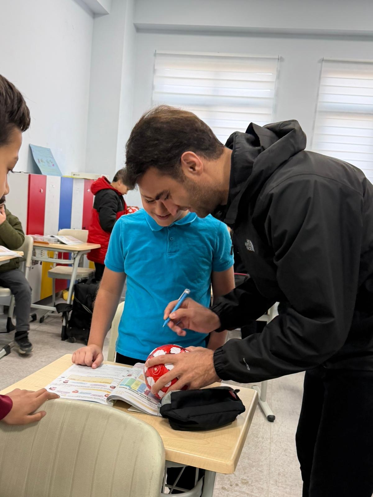 Sınıf başkanlığı vaadi gerçek oldu: Hakem Atilla Karaoğlan ziyaret etti