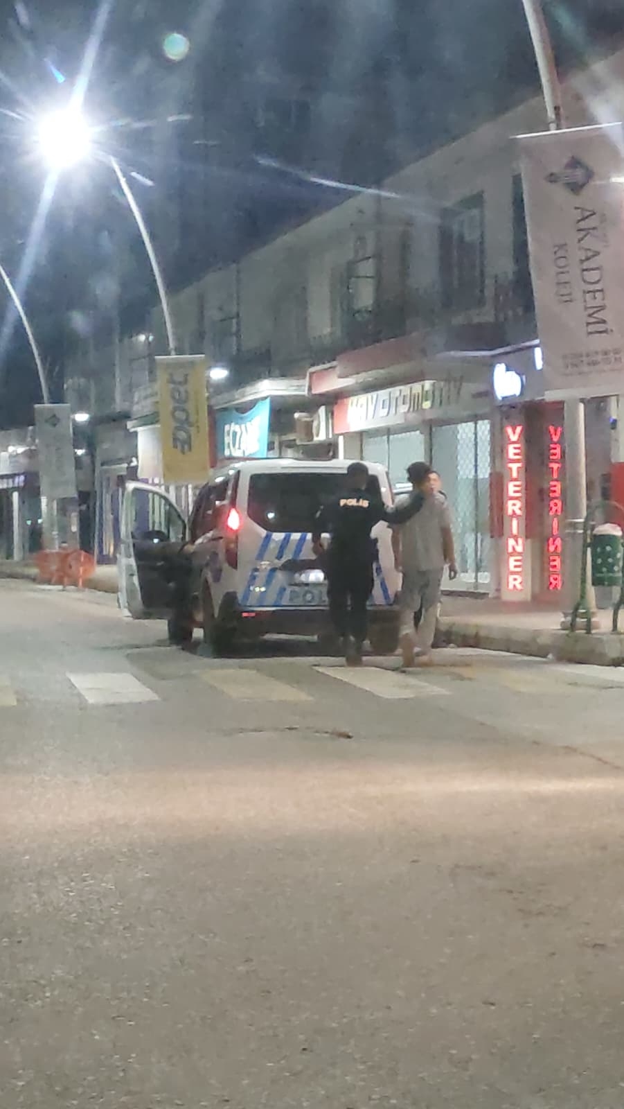 Siz Misiniz Huzuru Bozan? Polis Cezayı Kesti