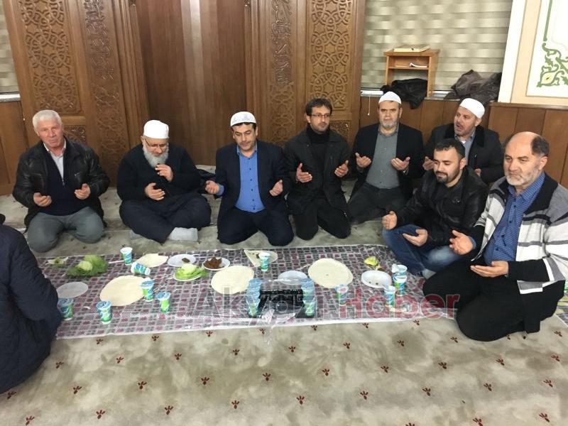 Sohbet Sonrası Cemaat Hep Birlikte Çiğ Köfte Yedi