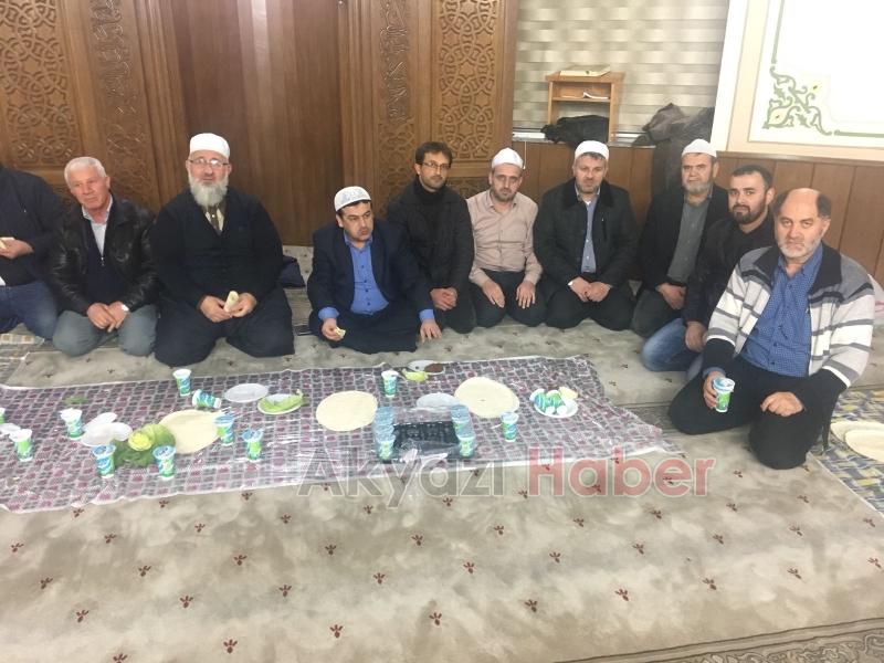 Sohbet Sonrası Cemaat Hep Birlikte Çiğ Köfte Yedi