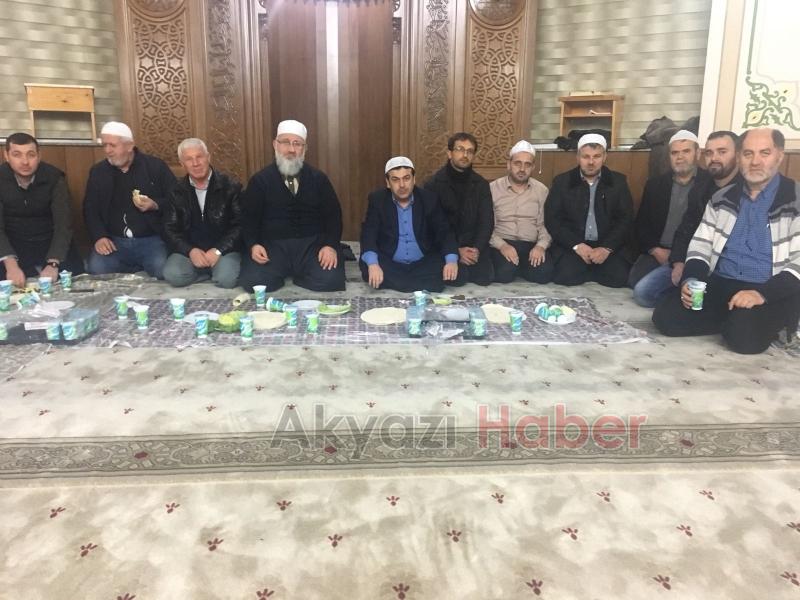 Sohbet Sonrası Cemaat Hep Birlikte Çiğ Köfte Yedi