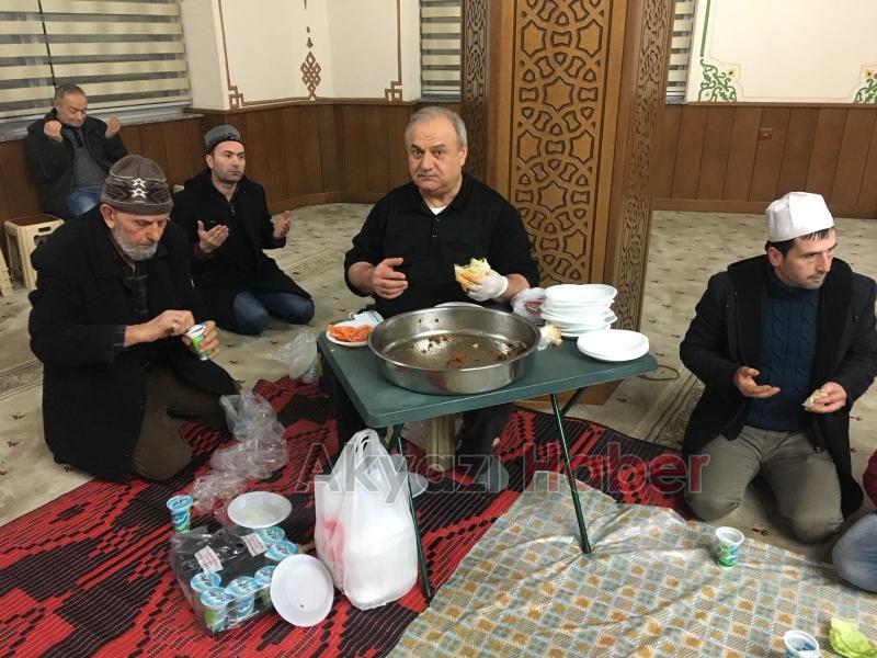 Sohbet Sonrası Cemaat Hep Birlikte Çiğ Köfte Yedi