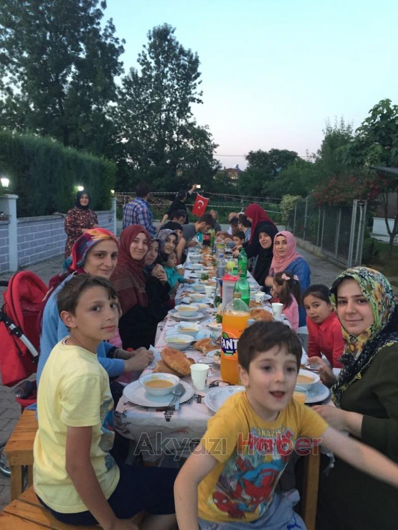 Sokak Sakinleri Bu Senede Birlikte İftar Yaptı