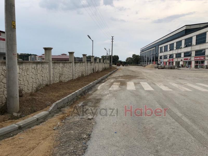 SOKAKLAR PARKE KALDIRIM İLE YÜRÜYÜŞ YOLLARINA KAVUŞUYOR