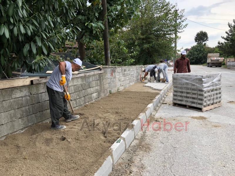 SOKAKLAR PARKE KALDIRIM İLE YÜRÜYÜŞ YOLLARINA KAVUŞUYOR