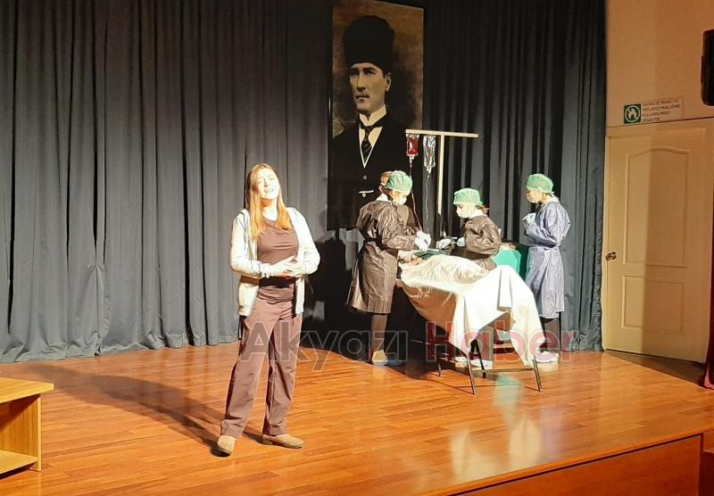 Sokaktan Sanata Tiyatro Ekibimiz Hendeklileri Mest Etti