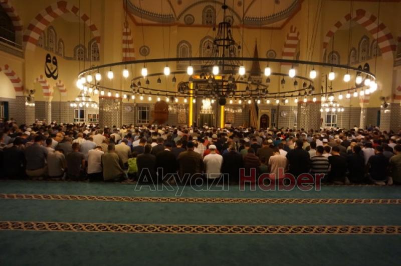 Son teravih namazı kılındı