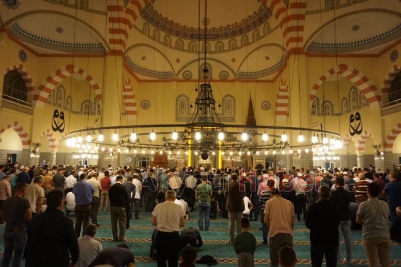 Son teravih namazı kılındı