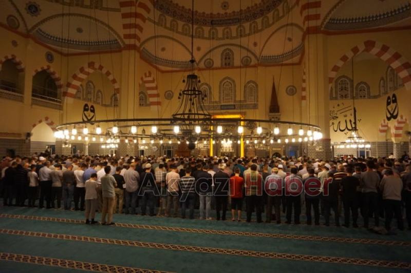 Son teravih namazı kılındı